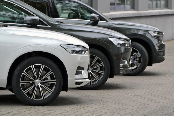 Auto's en bedrijfswagens leasen